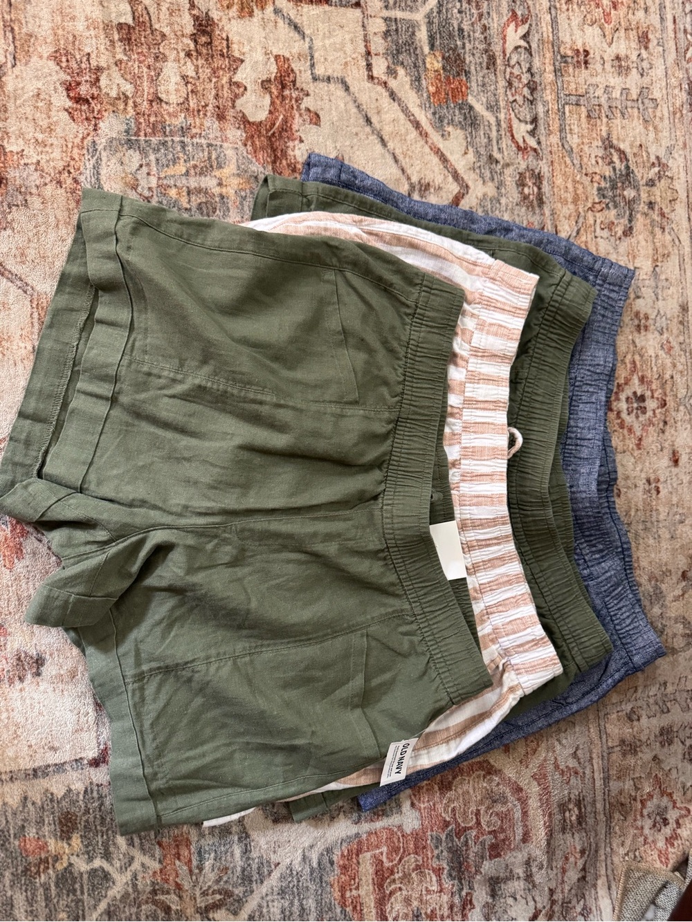 4 pairs of Old Navy Women's Shorts size large - Picture 2 of 16